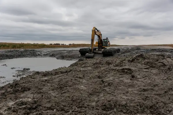 Beneficios y desafíos de las excavadoras anfibias